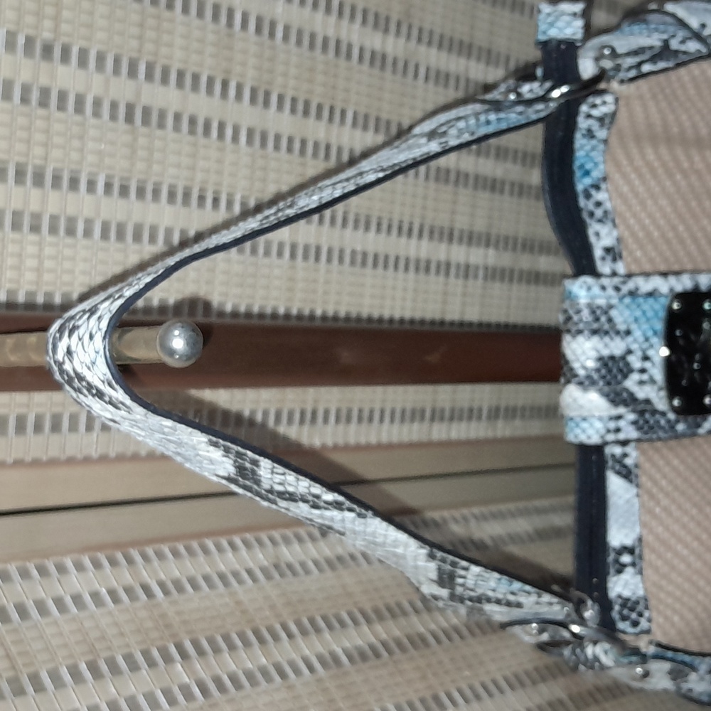 Linear LR Handbag - Picture 3 of 6